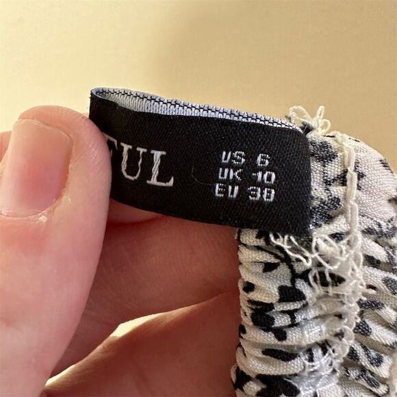 ZAFUL White Black Flounce Smocked Floral Skirt‎ A-line Layered Women's Size 6 - Picture 9 of 10